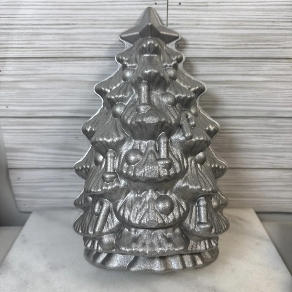 Williams Sonoma Nordic Ware 3D Christmas Tree Cake Pan Mold